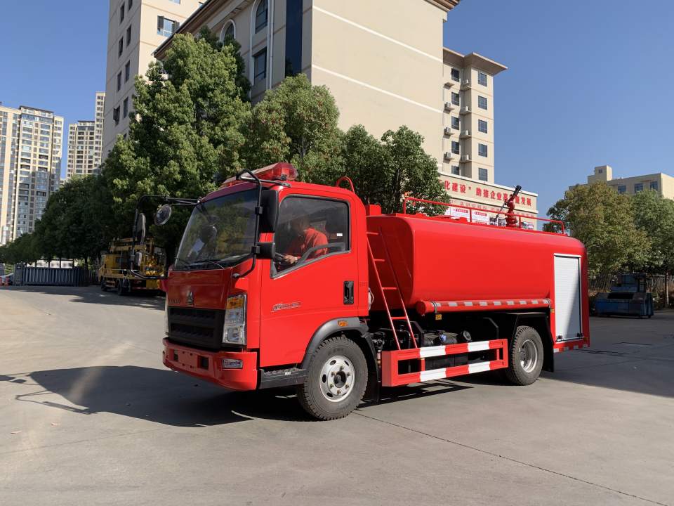 重汽5.6噸消防灑水車（國(guó)六）