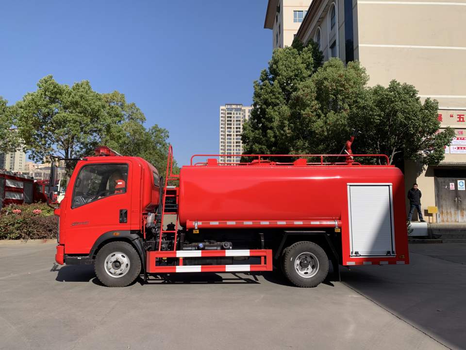重汽5.6噸消防灑水車（國(guó)六）