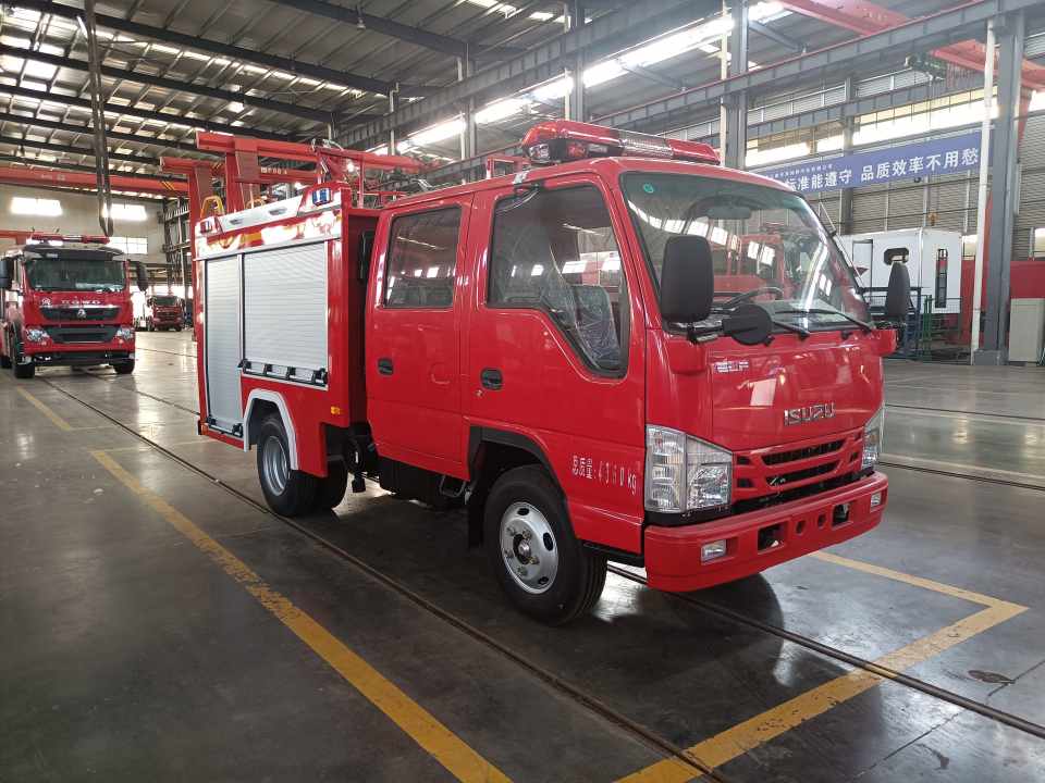 藍(lán)牌1噸五十鈴水罐消防車