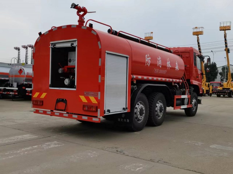 六驅10噸森林消防灑水車